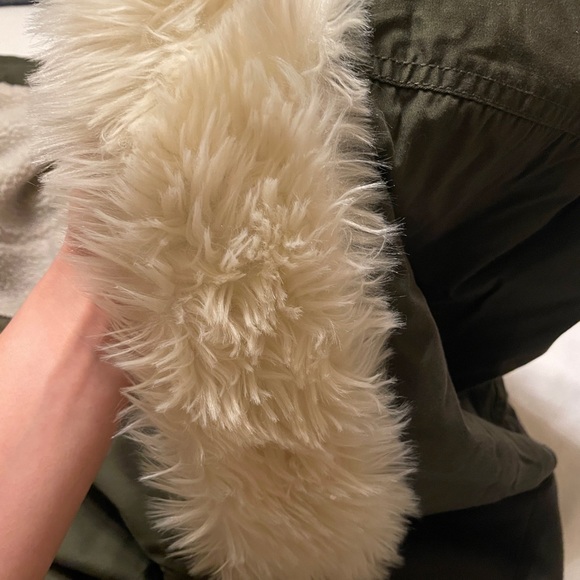 Forever 21 green jacket with white fur hood - Picture 7 of 8